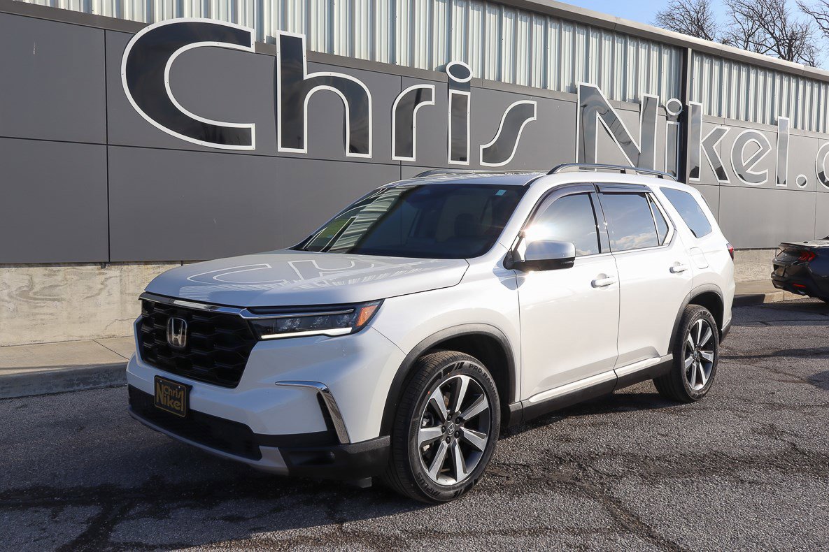 Used 2024 Honda Pilot Touring image 1