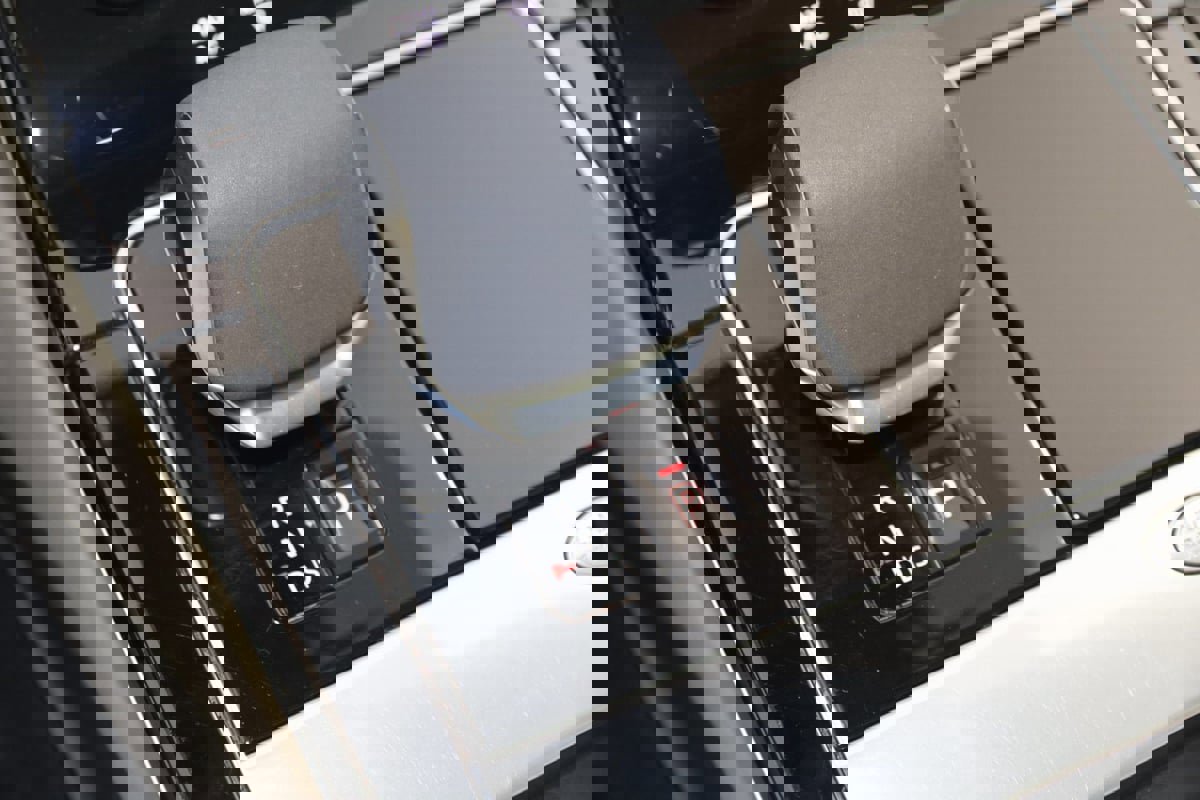 Used 2021 Land Rover Range Rover Velar R-Dynamic S image 7