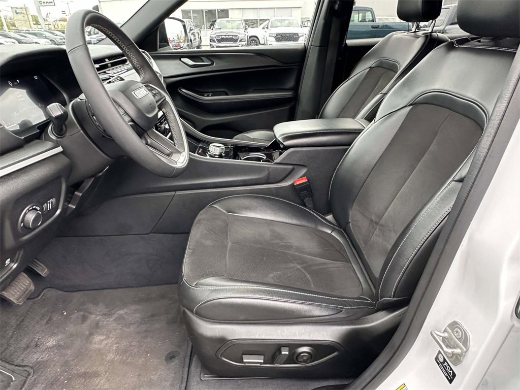 Certified 2023 Jeep Grand Cherokee L Laredo image 18