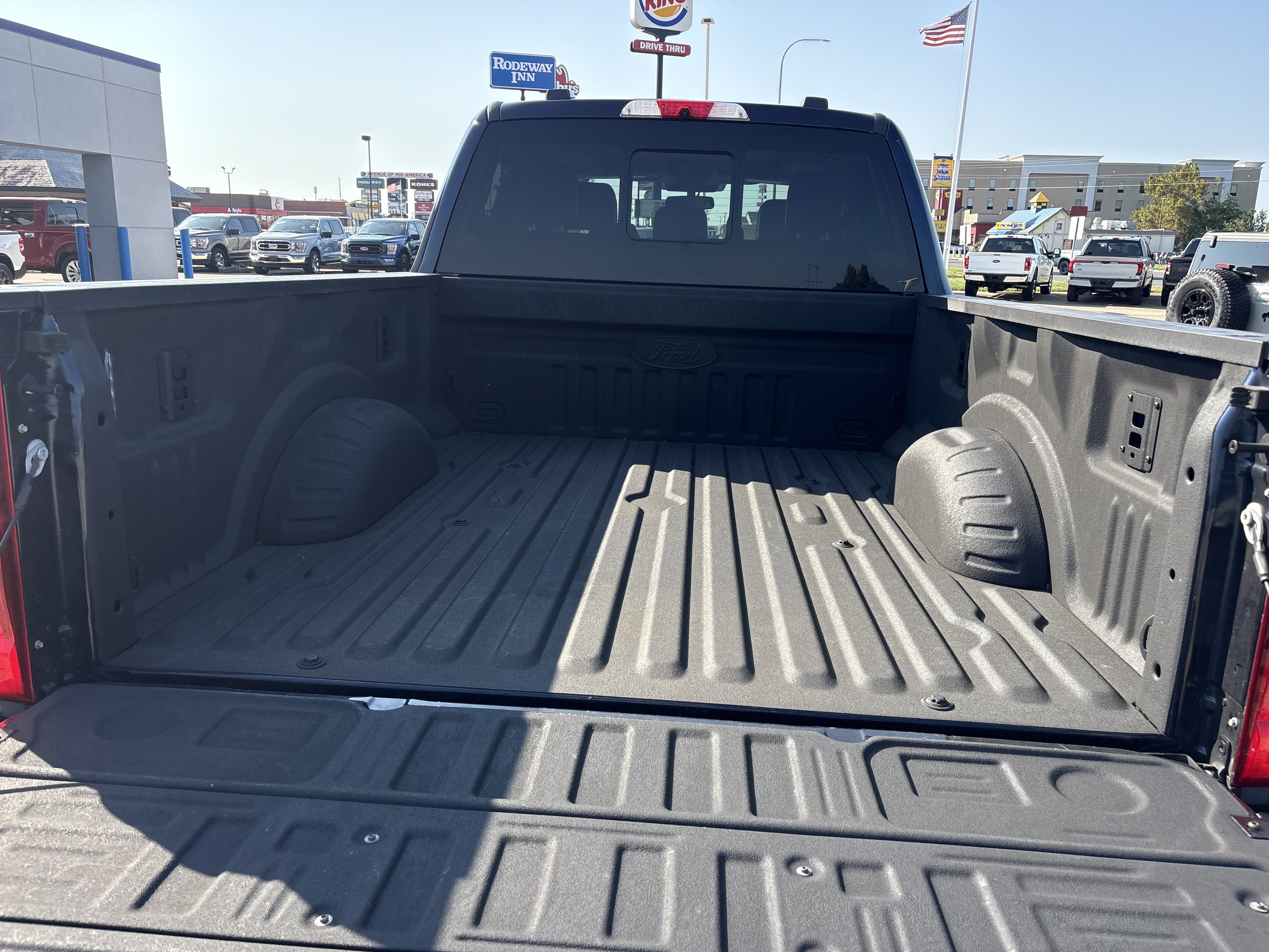 Used 2024 Ford F250 Lariat w/ Tremor Off-Road Package AWD/4WD image 5