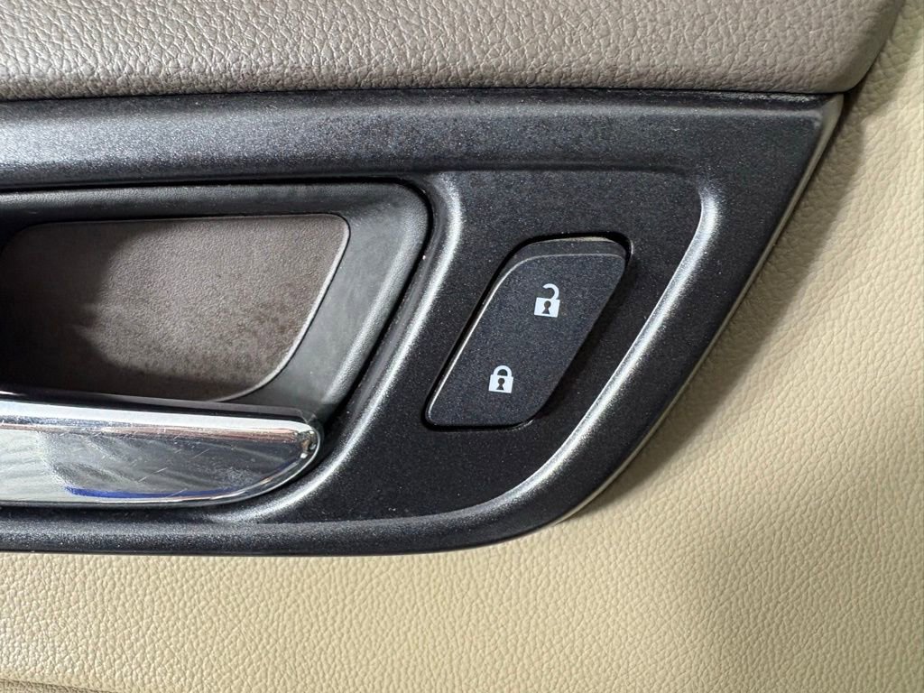 Used 2019 GMC Yukon SLT w/ Open Road Package AWD/4WD image 16