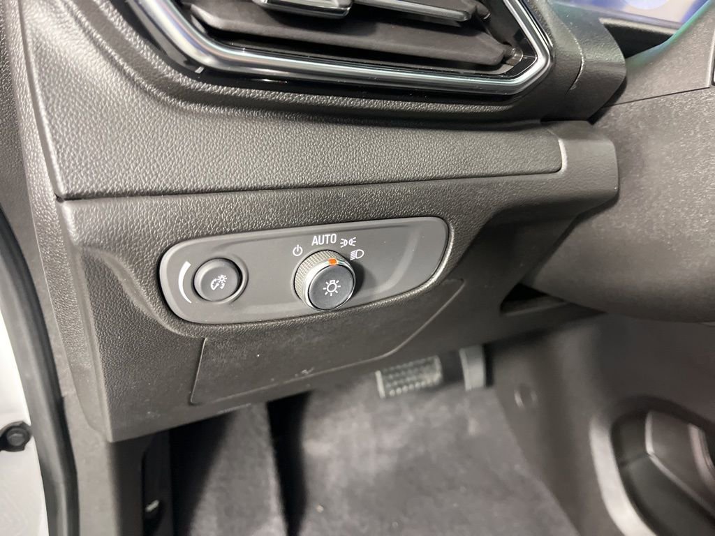 Used 2023 Chevrolet Bolt LT w/ Infotainment Package FWD image 24