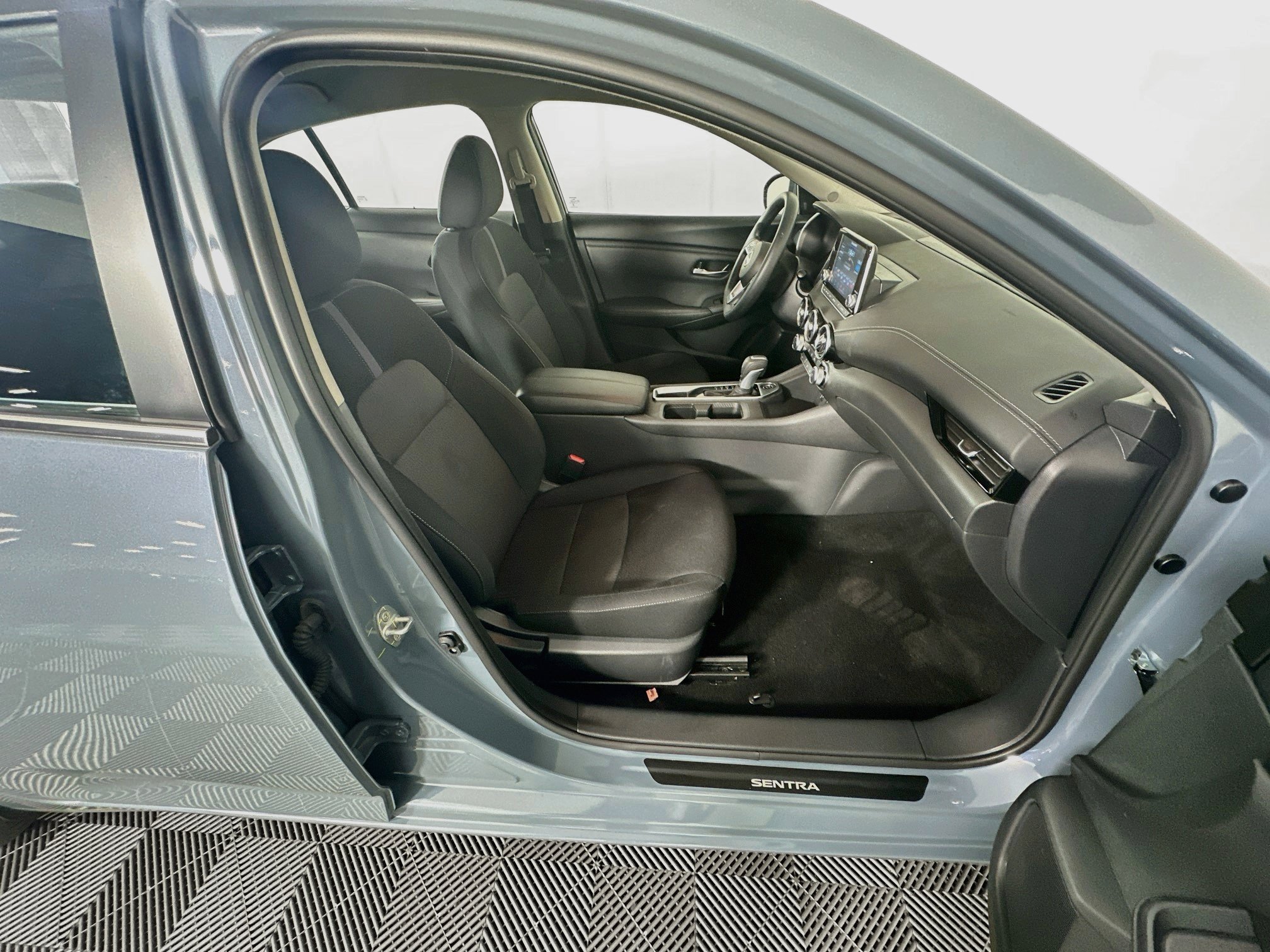 Used 2025 Nissan Sentra SV w/ Trunk Package FWD image 29