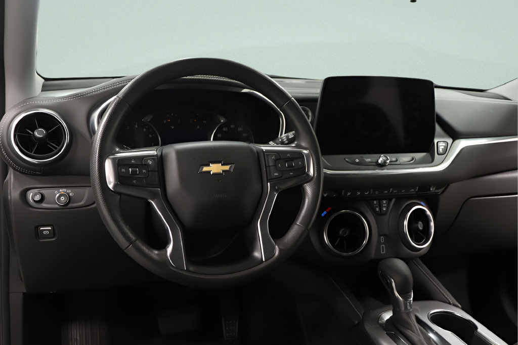 Used 2025 Chevrolet Blazer LT FWD image 8