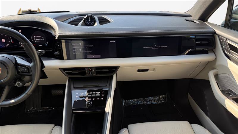 Used 2024 Porsche Macan 4 Electric AWD/4WD image 15