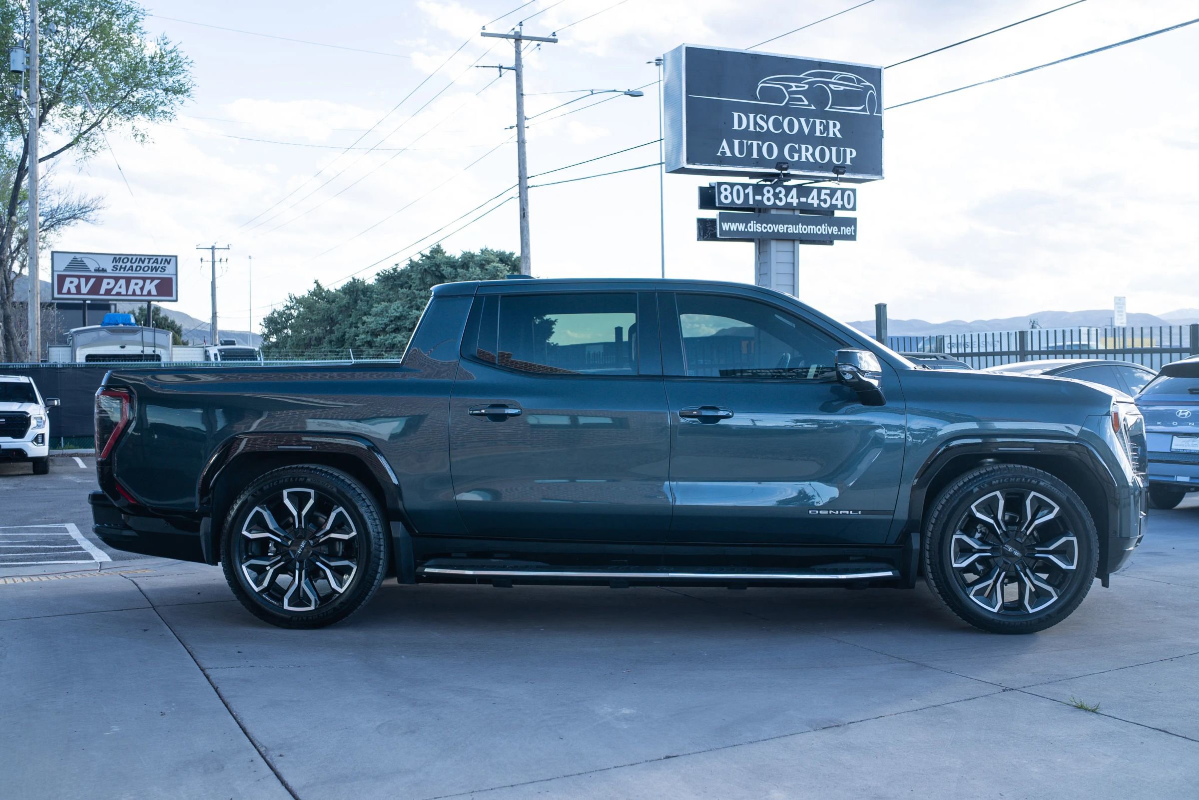 Used 2025 GMC Sierra EV Denali image 10