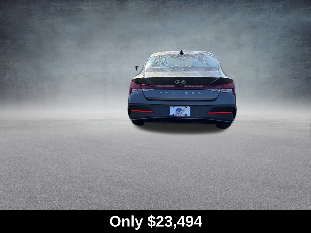 Used 2026 Hyundai Elantra SE image 4