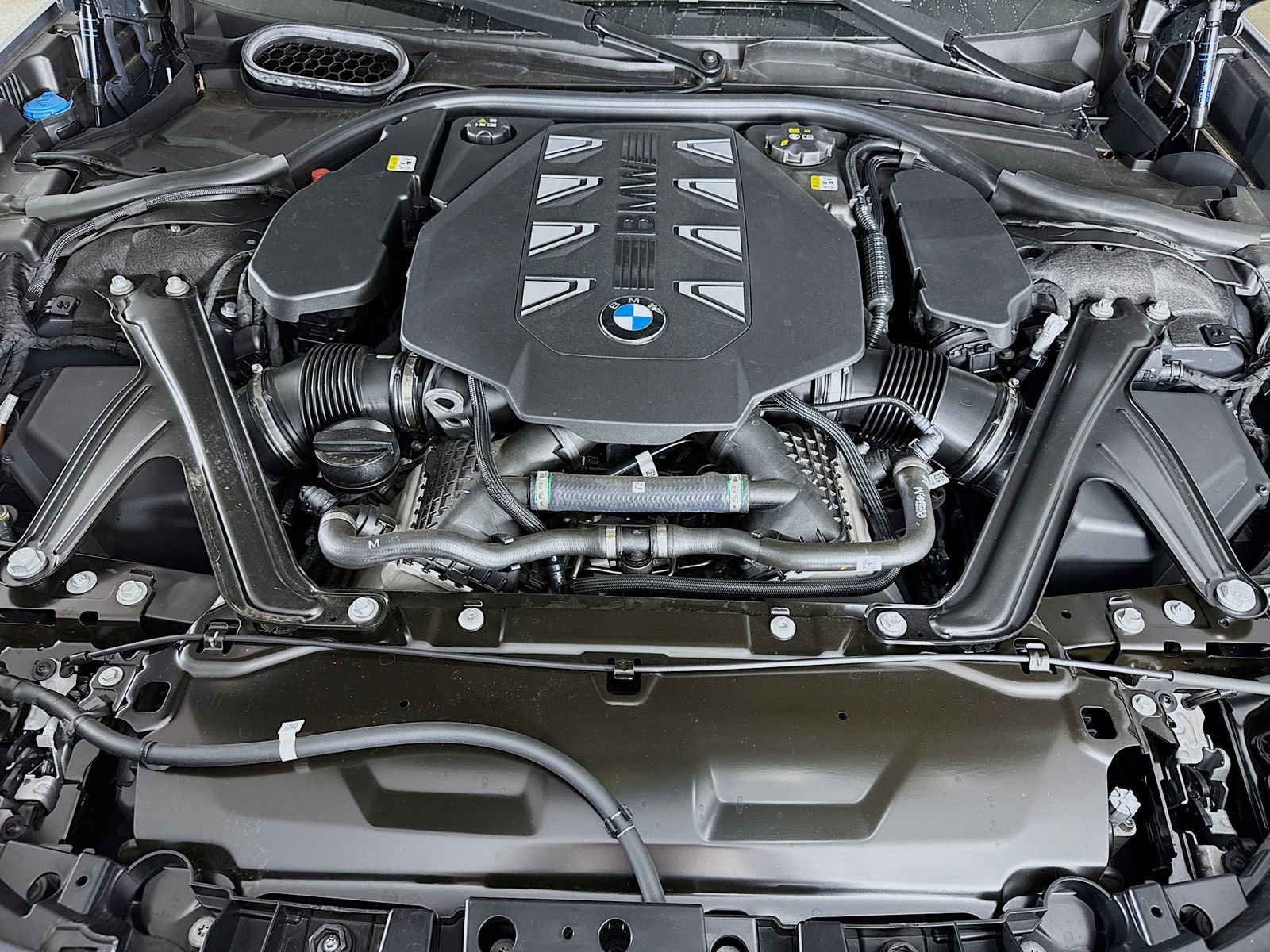 Used 2025 BMW 760i xDrive image 32