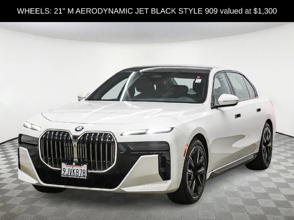 Used 2023 BMW 740i w/ Parking Assistance Package RWD image 3
