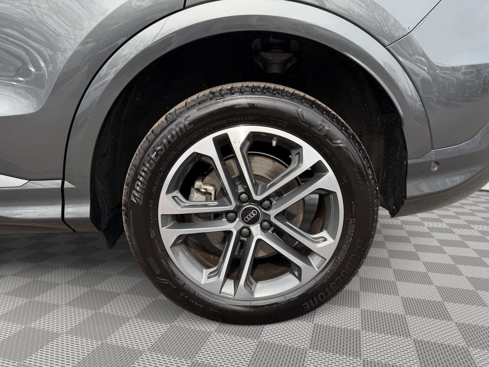 Used 2025 Audi Q5 Premium w/ Convenience Package image 8