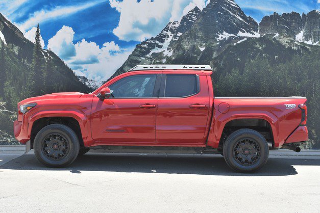 Certified 2024 Toyota Tacoma TRD Sport w/ TRD Sport Premium Package AWD/4WD image 7