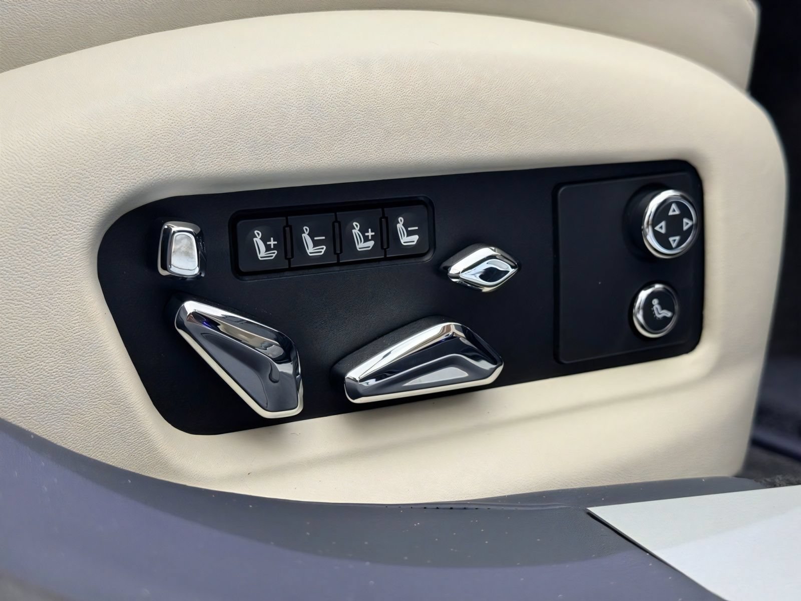 New 2026 Bentley Flying Spur Plug-In Hybrid AWD/4WD image 52
