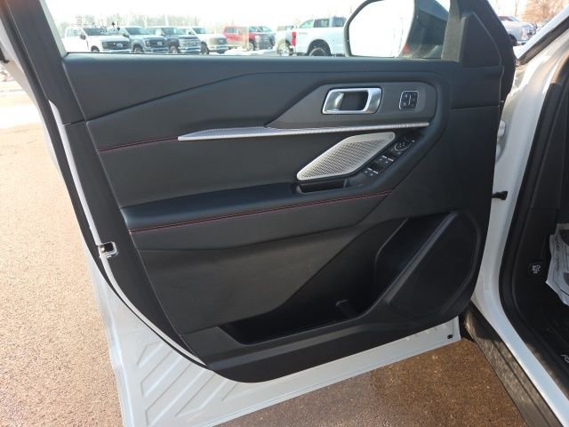 Used 2025 Ford Explorer ST image 26