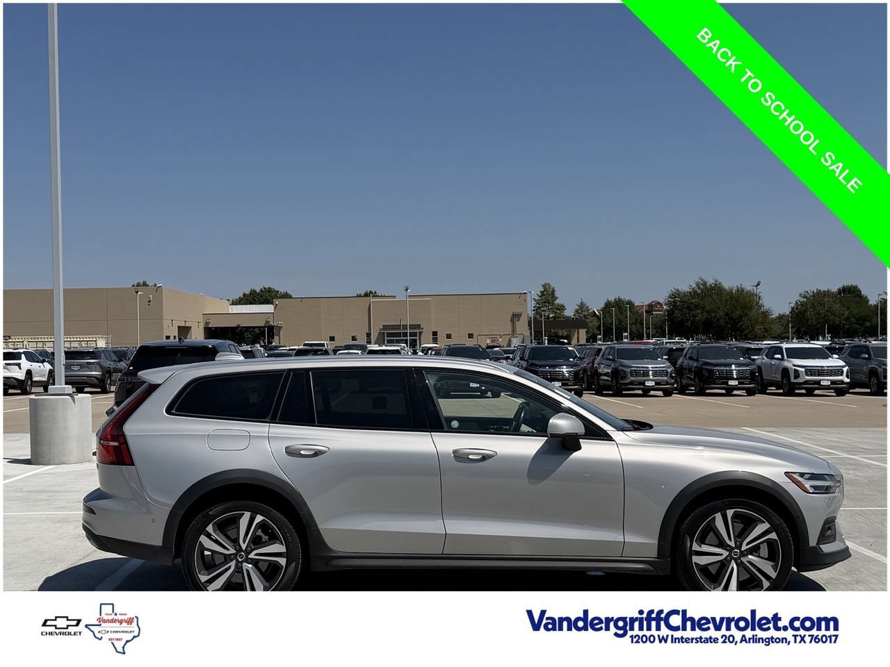 Used 2025 Volvo V60 B5 Cross Country Plus AWD/4WD image 3