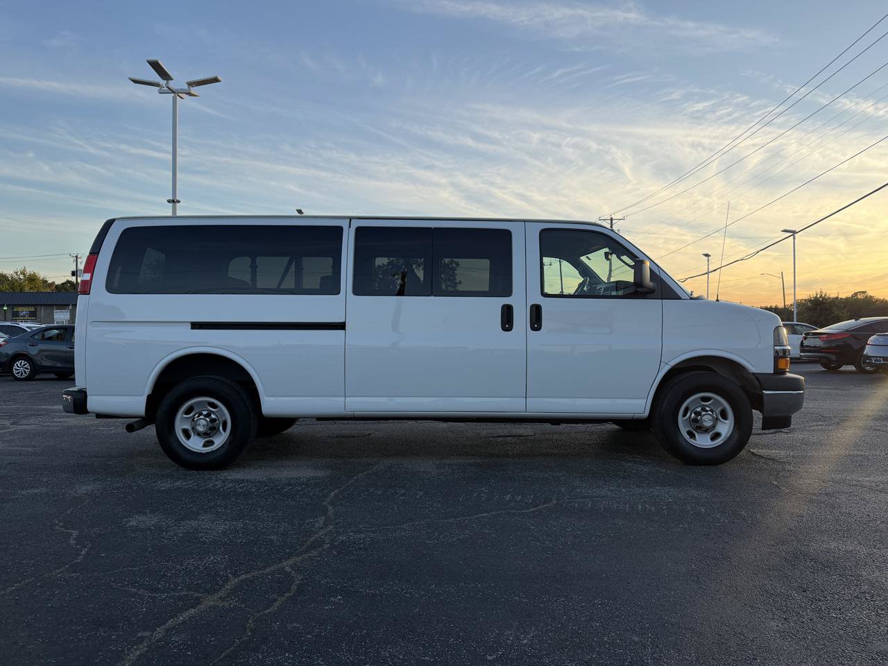 Used 2019 Chevrolet Express 3500 LT w/ LT Preferred Equipment Group RWD image 4