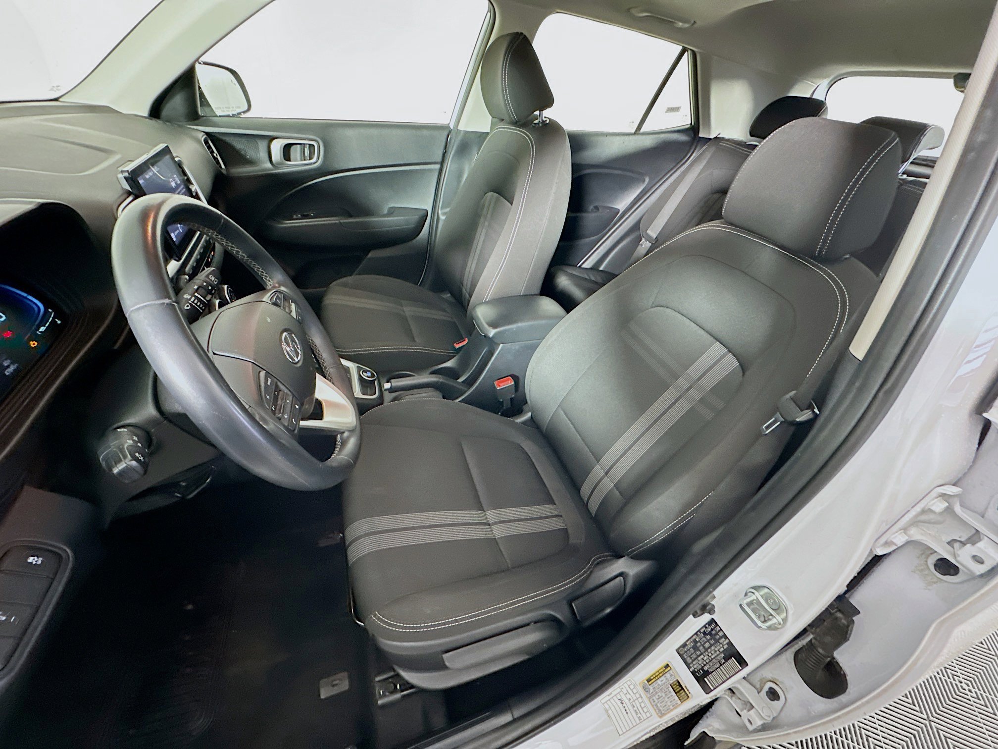 Used 2024 Hyundai Venue SEL image 13