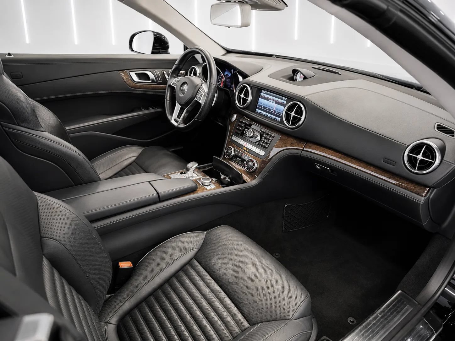 Used 2015 Mercedes-Benz SL 400 w/ Premium I Package image 16