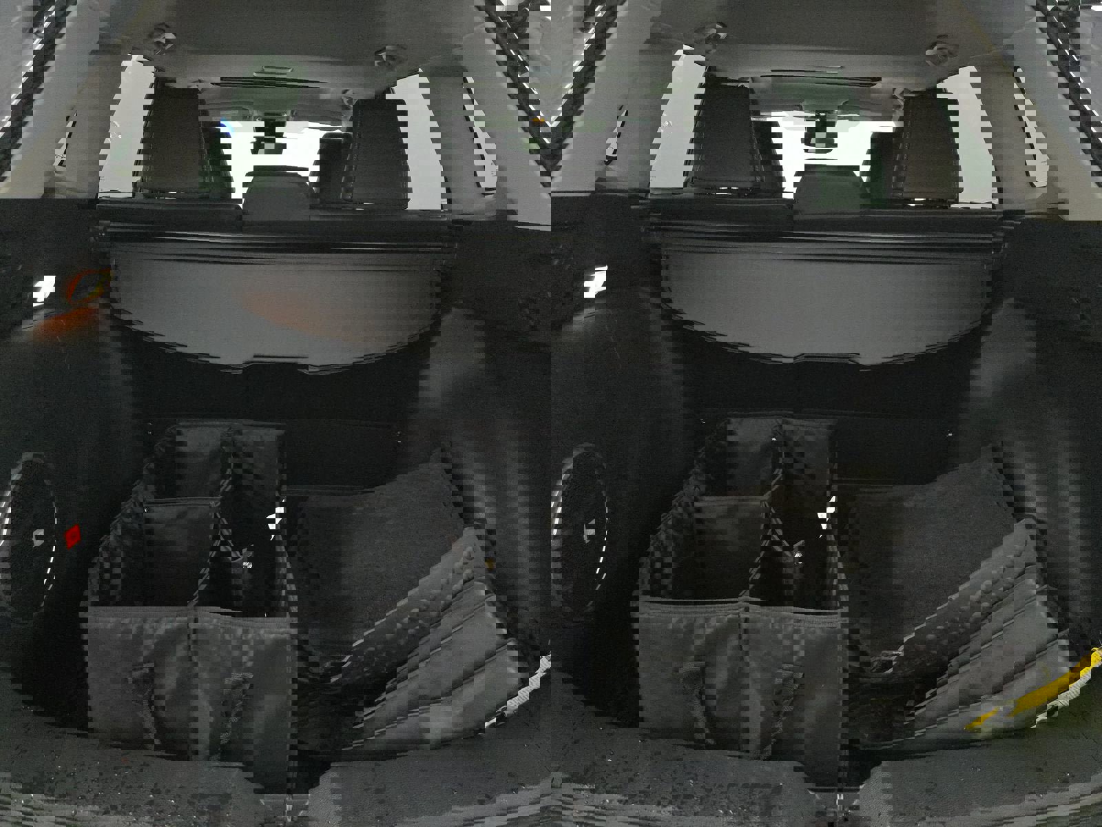 Used 2022 Toyota Corolla Cross XLE w/ Convenience Package image 15