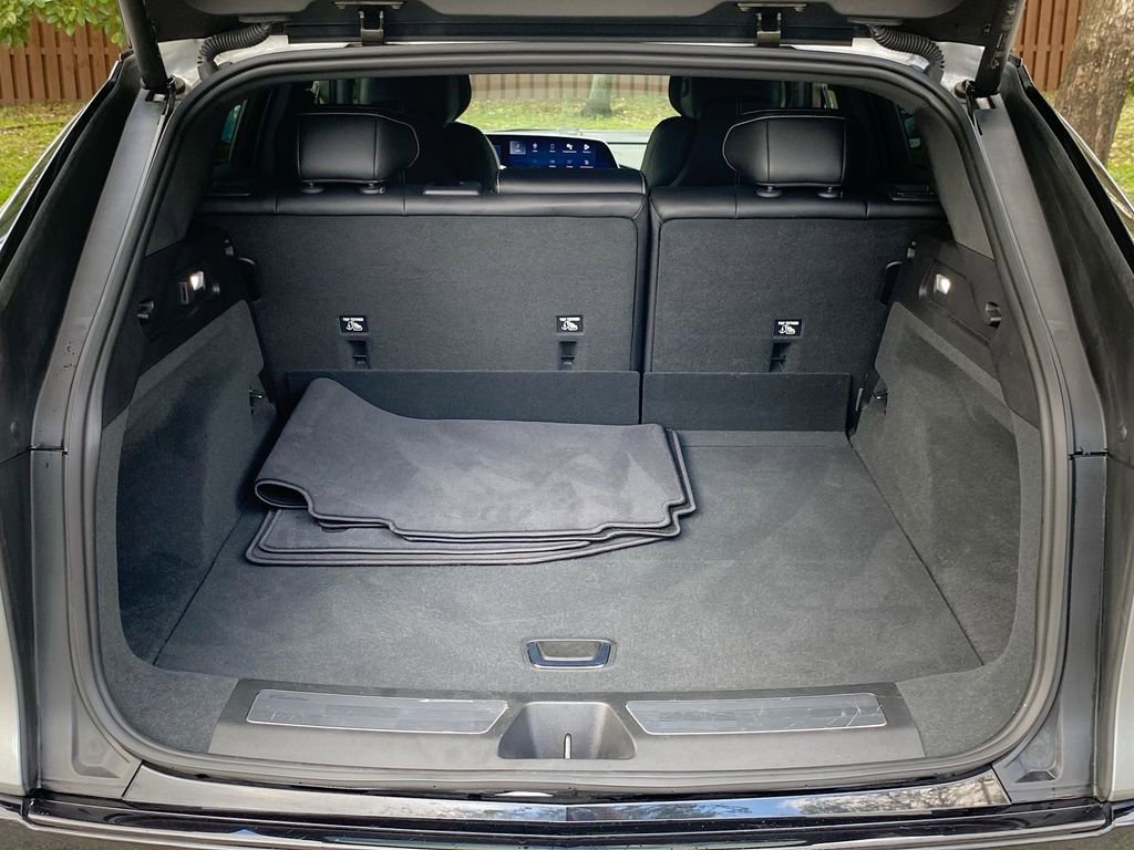 Used 2024 Cadillac Lyriq Sport image 11