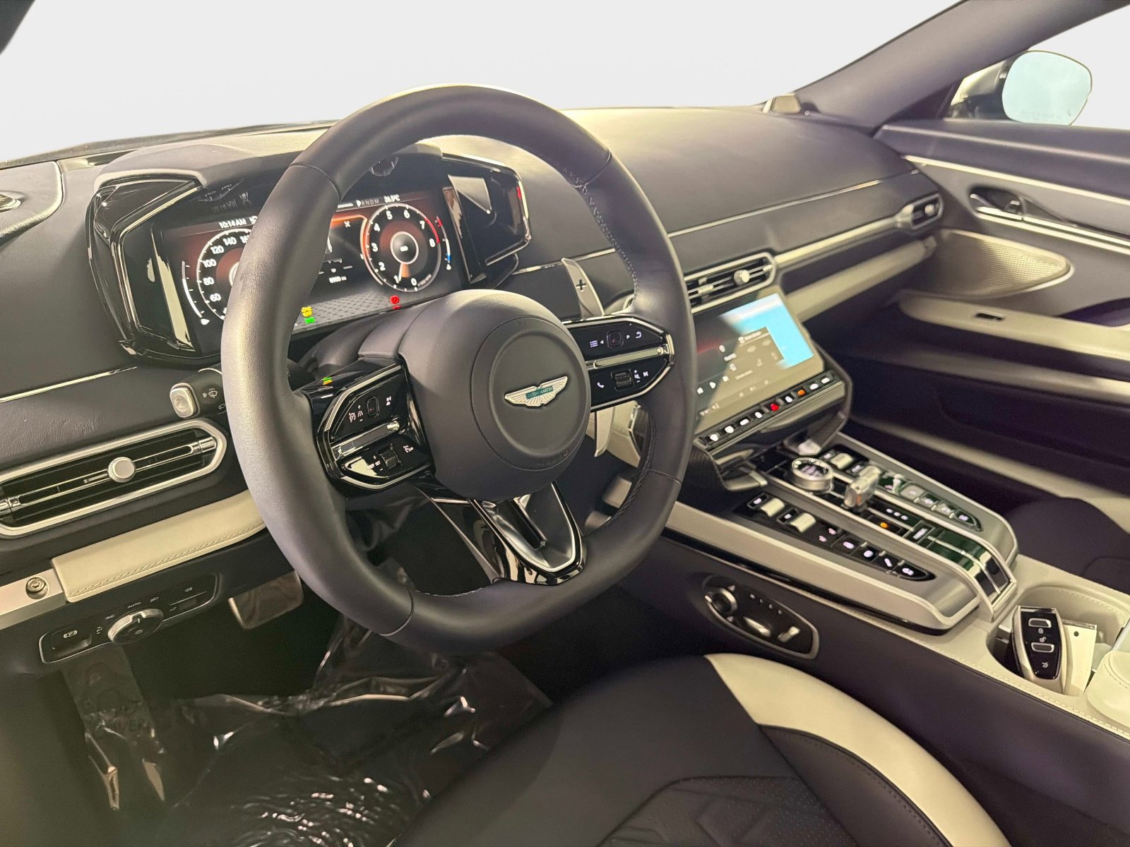 Used 2025 Aston Martin Vanquish image 33