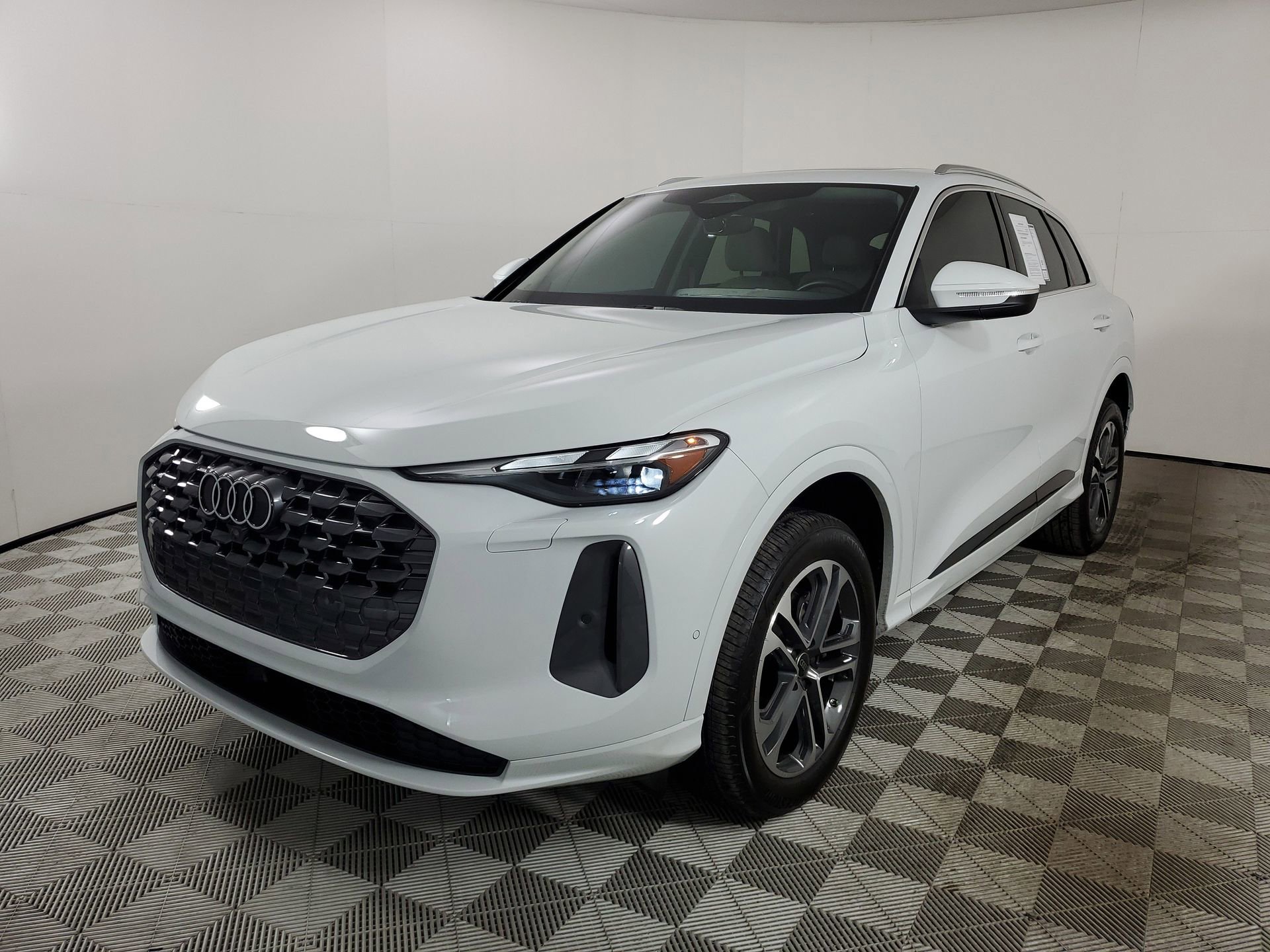 Certified 2025 Audi Q5 2.0T Premium image 4