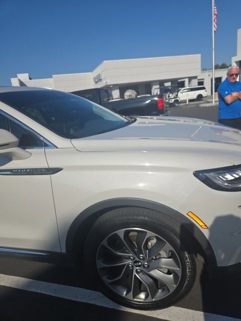 Used 2023 Lincoln Nautilus Reserve FWD image 9