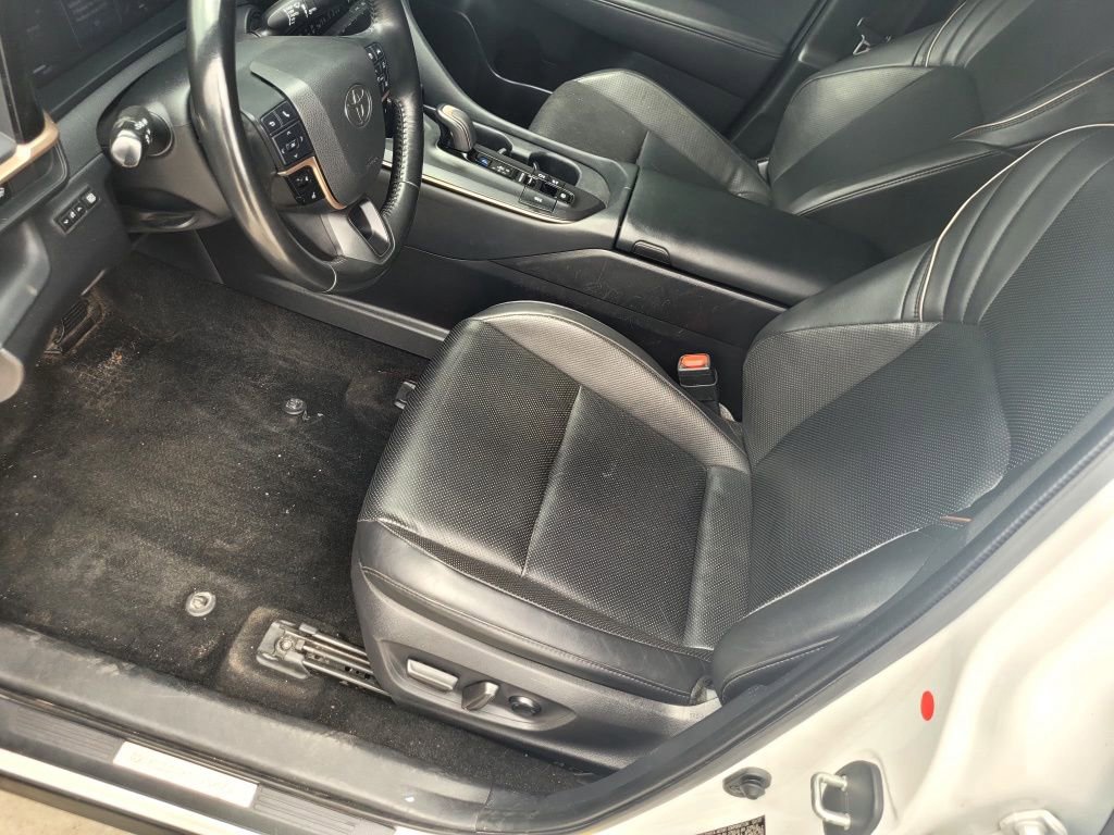 Used 2023 Toyota Crown Limited image 10