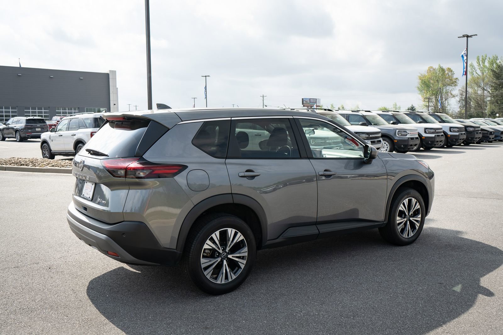 Used 2023 Nissan Rogue SV image 10