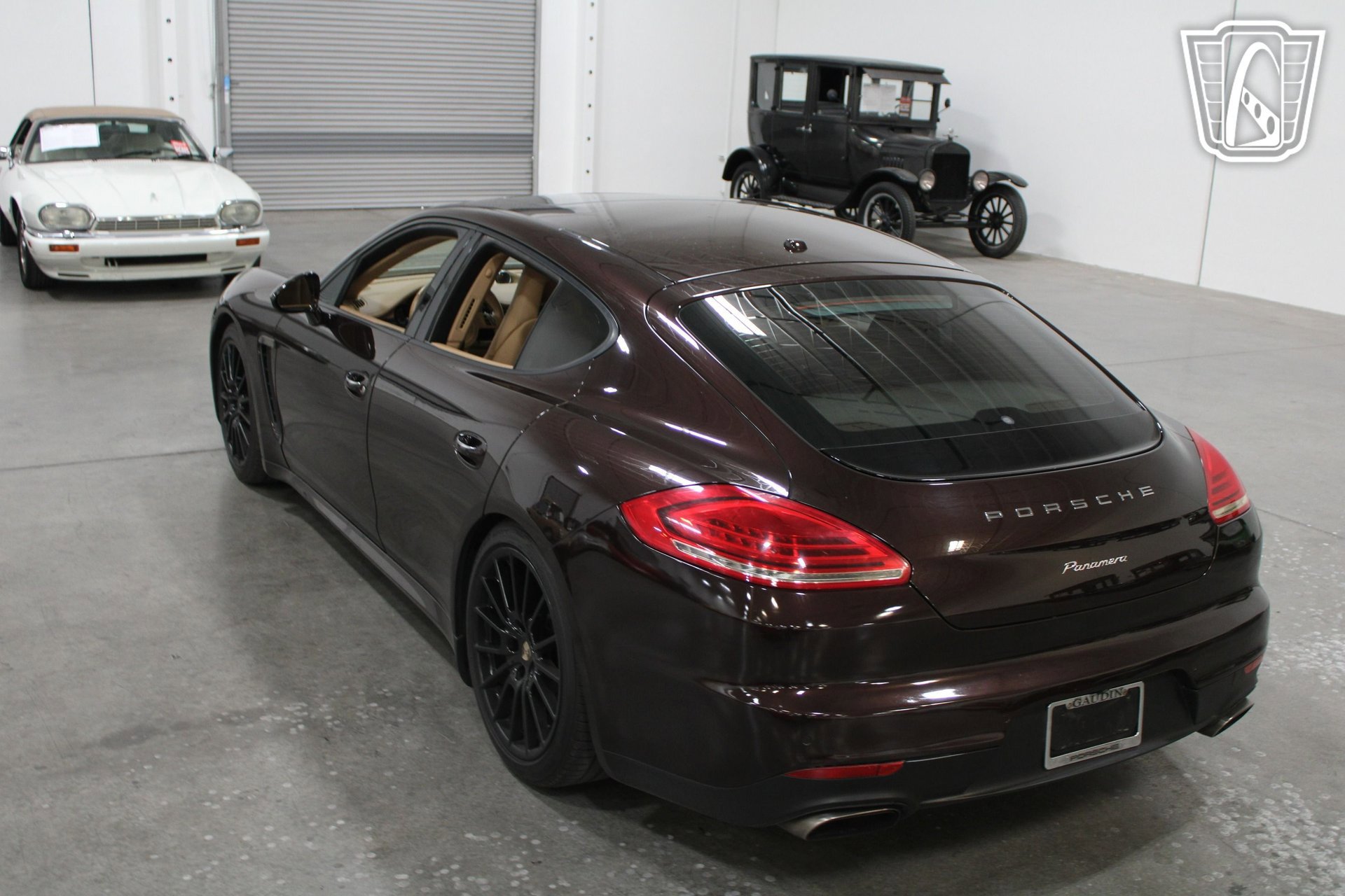 Used 2014 Porsche Panamera 4 image 8