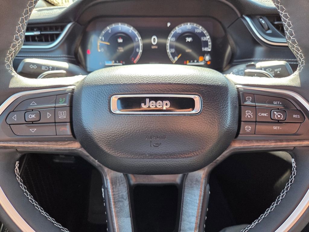 Certified 2025 Jeep Grand Cherokee L Limited w/ Black Appearance Package image 34