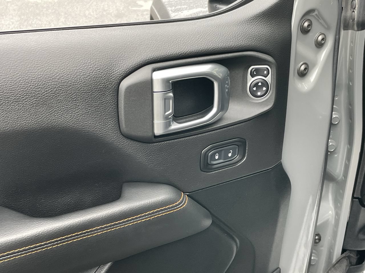 Used 2021 Jeep Gladiator Mojave AWD/4WD image 29