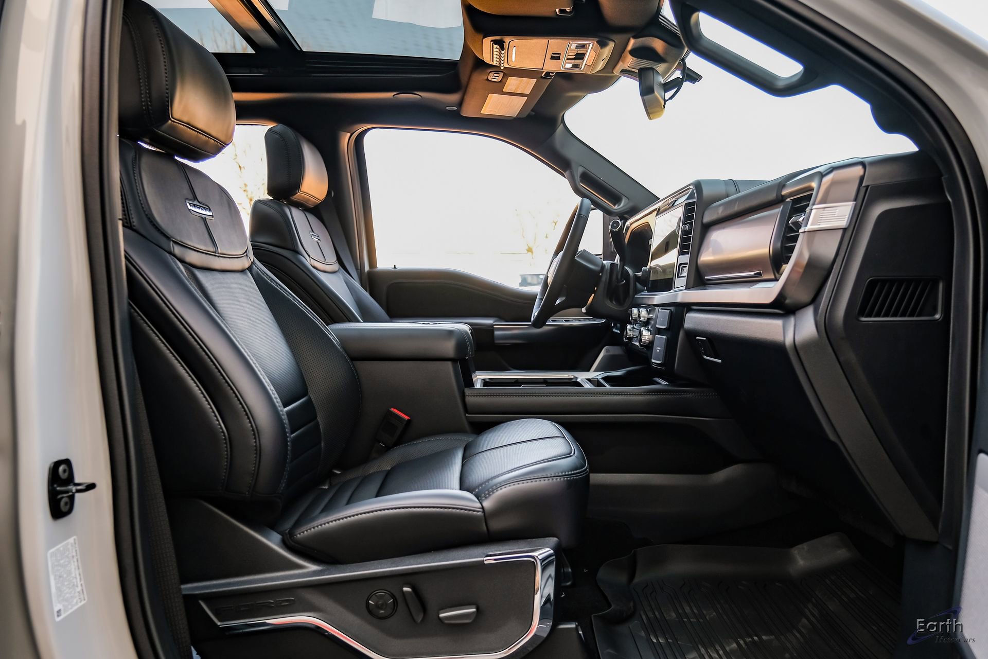 Used 2026 Ford F450 Platinum w/ FX4 Off-Road Package image 59