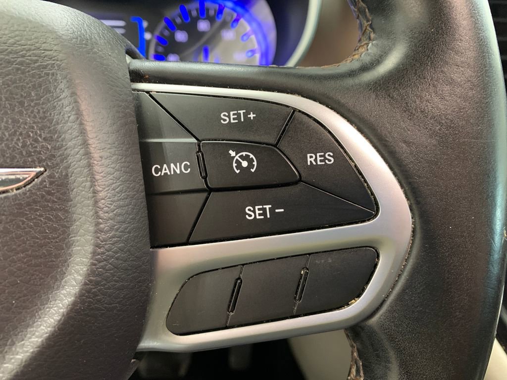 Used 2017 Chrysler Pacifica Touring-L w/ Tire & Wheel Group image 25