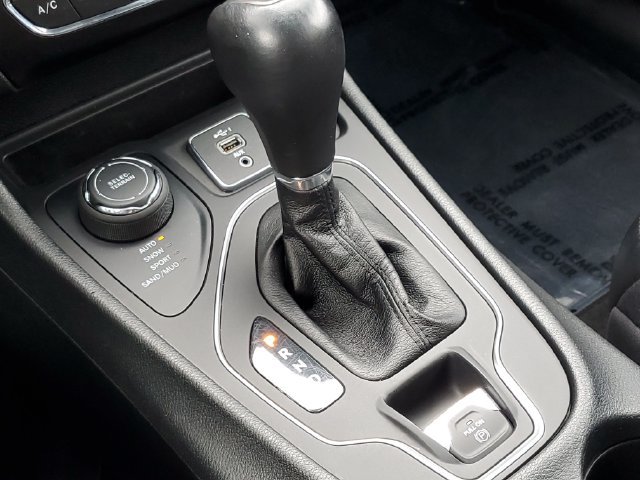 Used 2022 Jeep Cherokee Latitude Lux AWD/4WD image 19