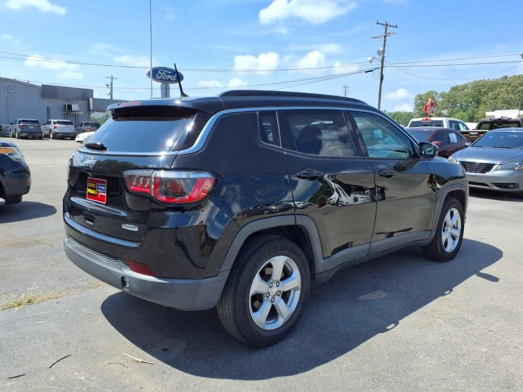 Used 2017 Jeep Compass Latitude FWD image 4