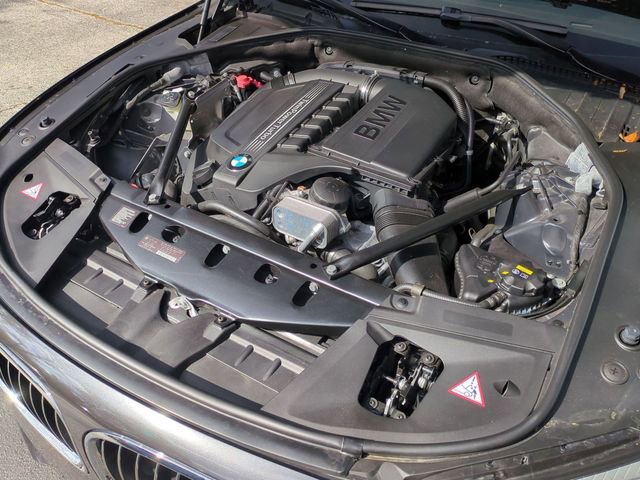 Used 2015 BMW 740i image 30