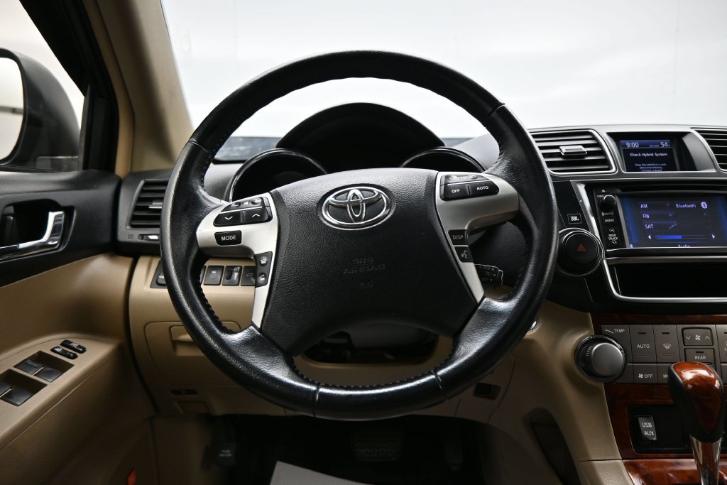 Used 2013 Toyota Highlander Limited AWD/4WD image 17