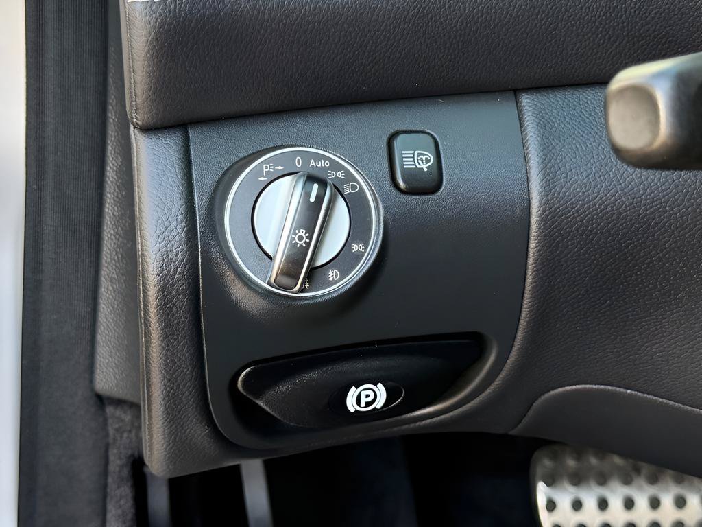 Used 2011 Mercedes-Benz SL 550 image 30