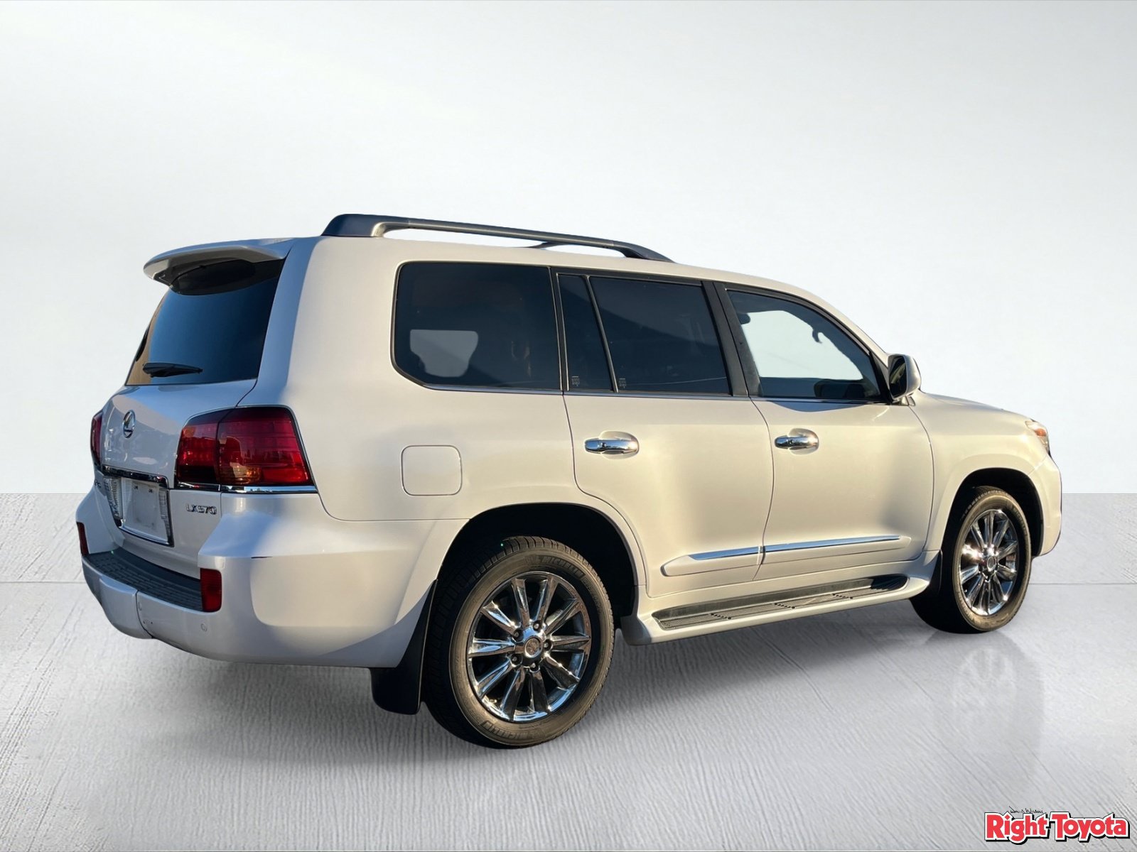 Used 2010 Lexus LX 570 4WD w/ Preferred Accessory Package image 4