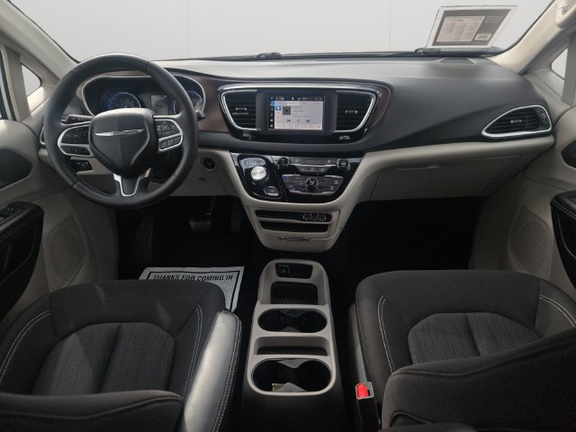 Used 2023 Chrysler Voyager LX FWD image 18