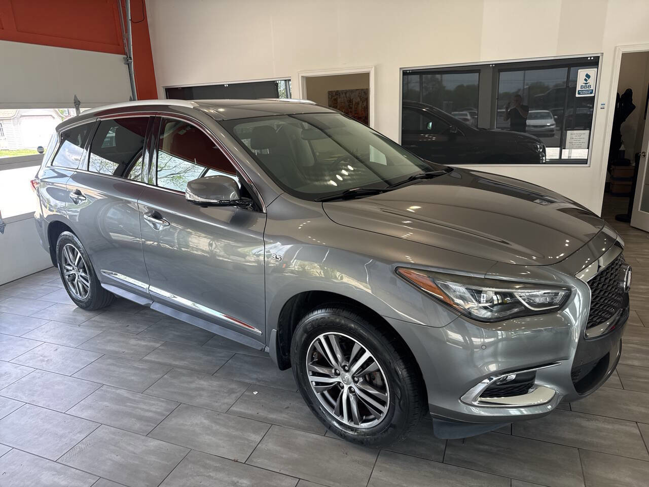 Used 2018 INFINITI QX60 AWD w/ Premium Plus Package image 4