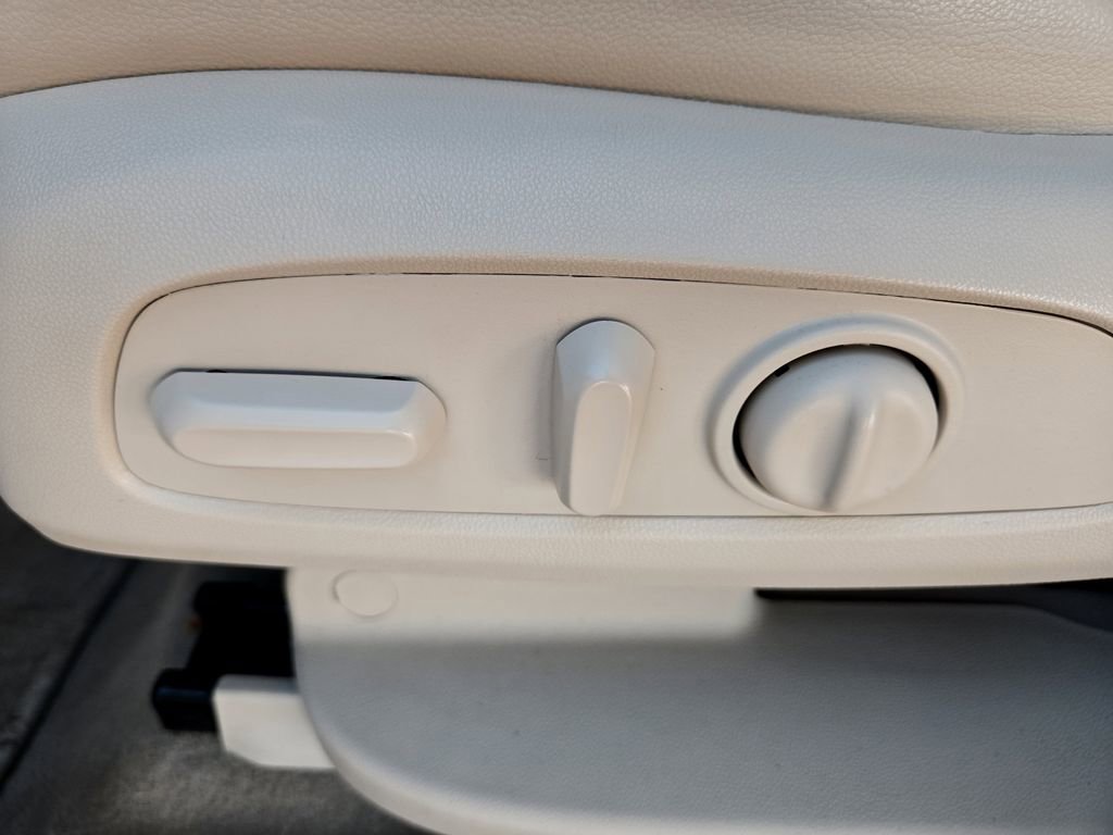 Used 2023 GMC Acadia Denali FWD image 27