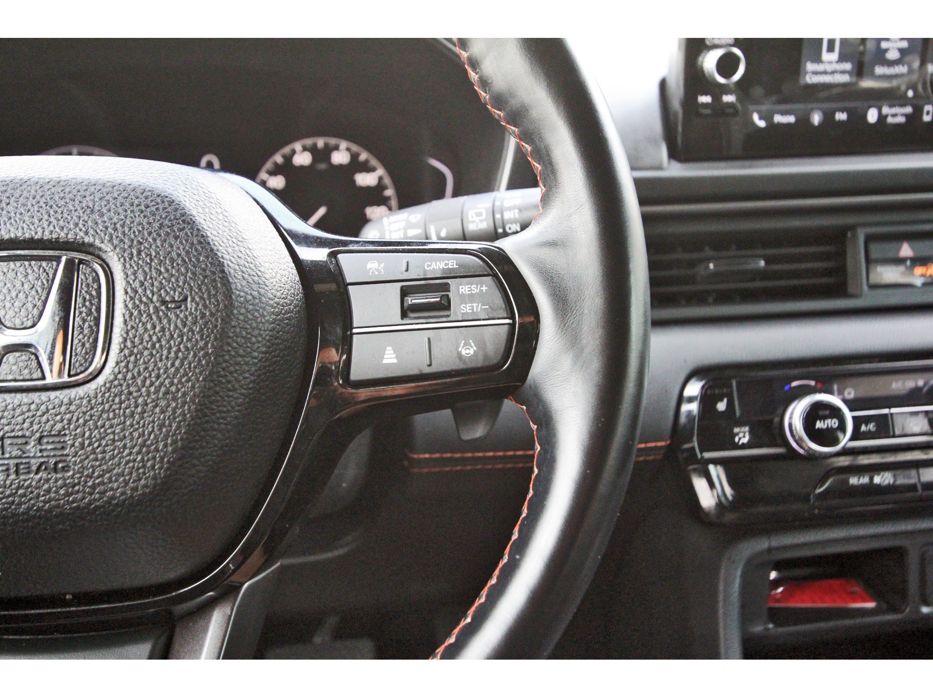 Used 2025 Honda Pilot TrailSport image 17