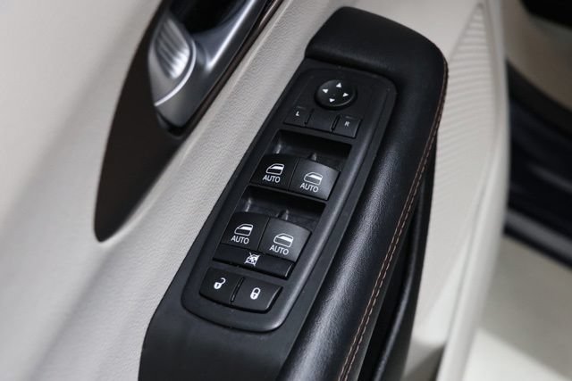Used 2017 Chrysler Pacifica Touring-L Plus w/ Advanced Safetytec Group FWD image 14