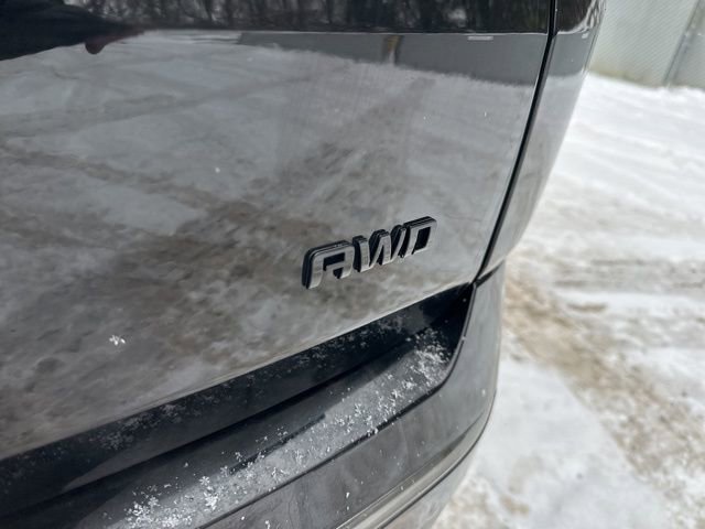 Used 2023 Chevrolet Traverse Premier w/ Redline Edition image 37