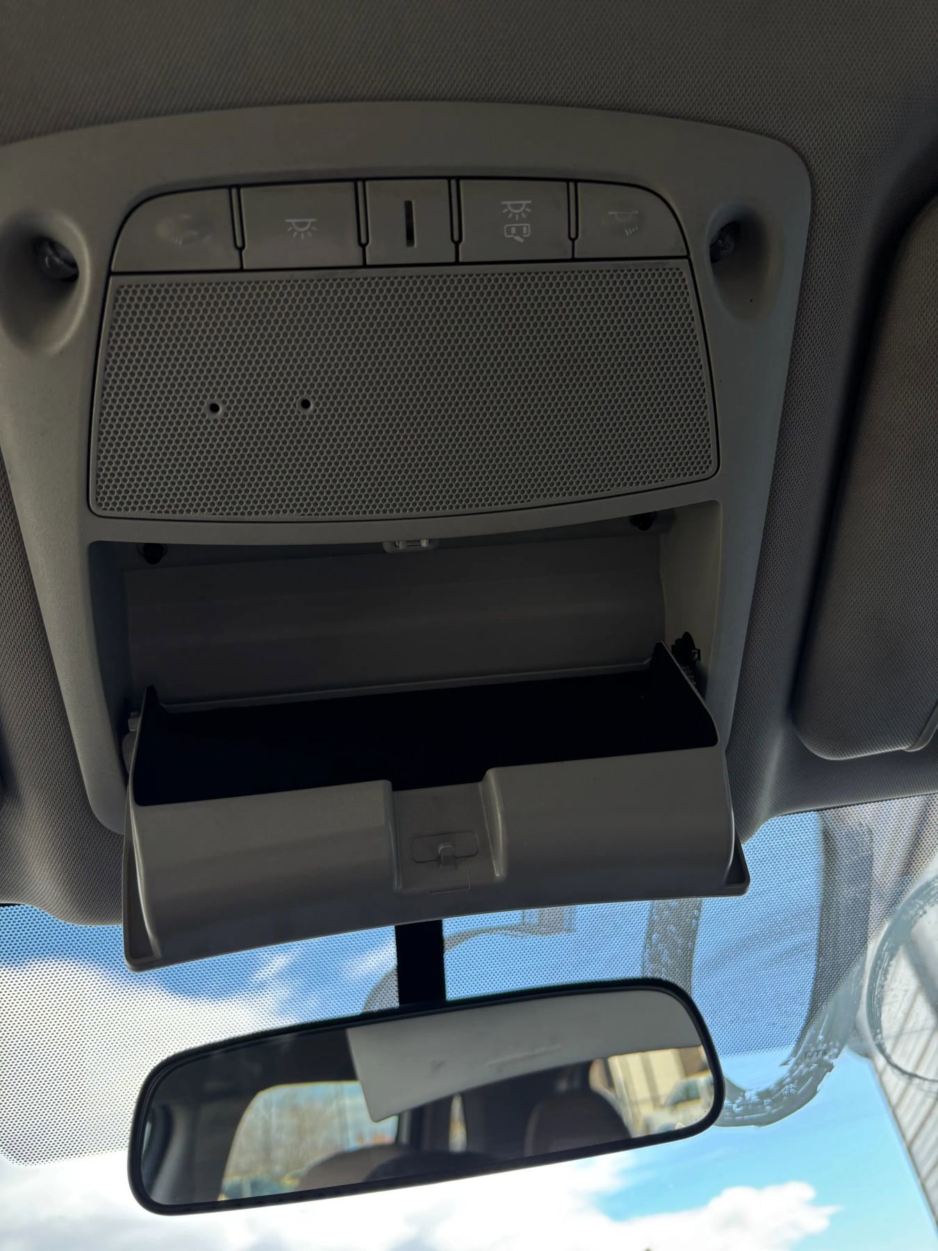 Used 2017 Nissan Rogue SV image 16