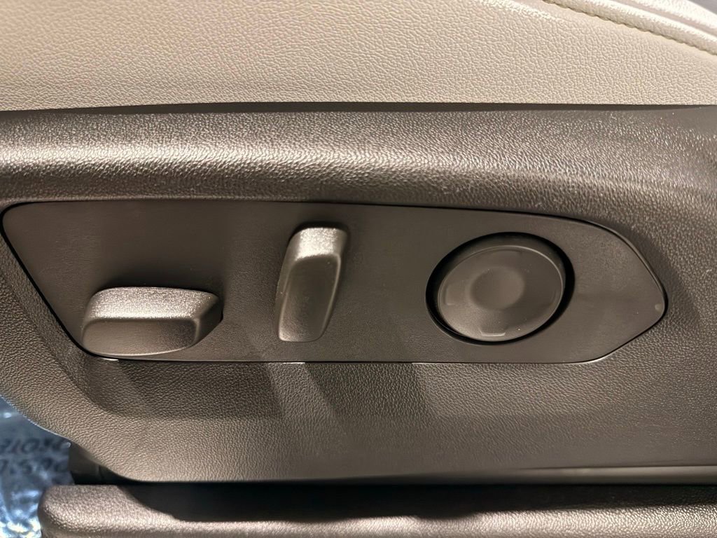 Used 2025 Chevrolet Suburban Premier image 14