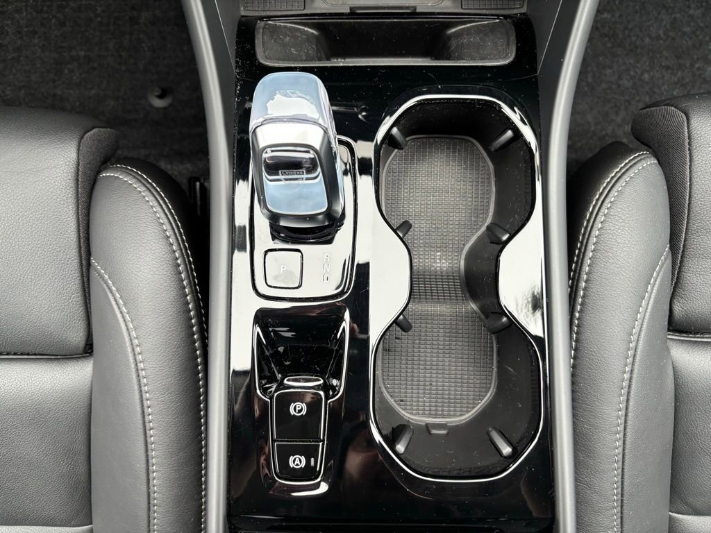 Certified 2026 Volvo XC40 B5 Plus w/ Protection Package Premier image 25