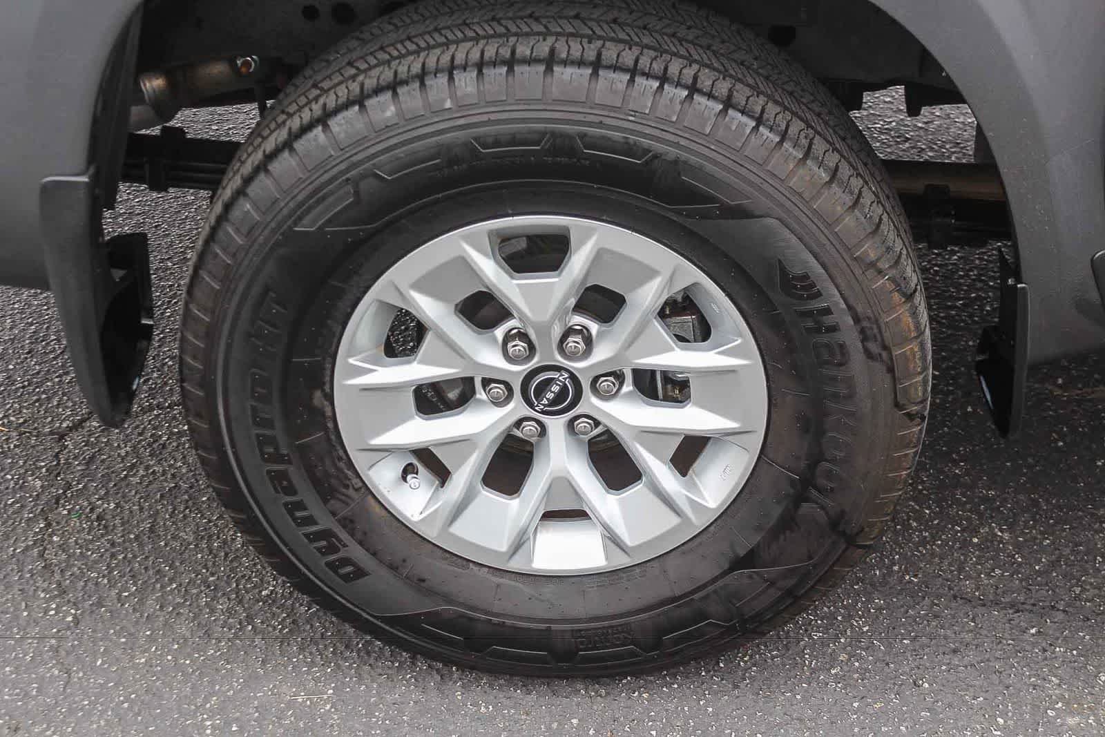 Used 2024 Nissan Frontier SV RWD image 11