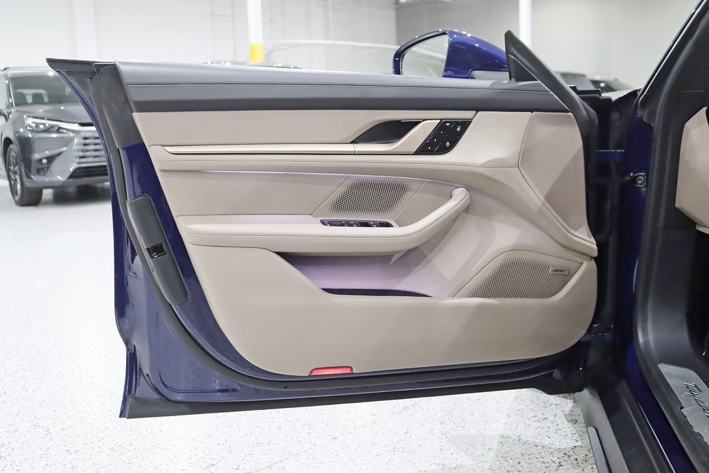 Used 2020 Porsche Taycan Turbo image 39